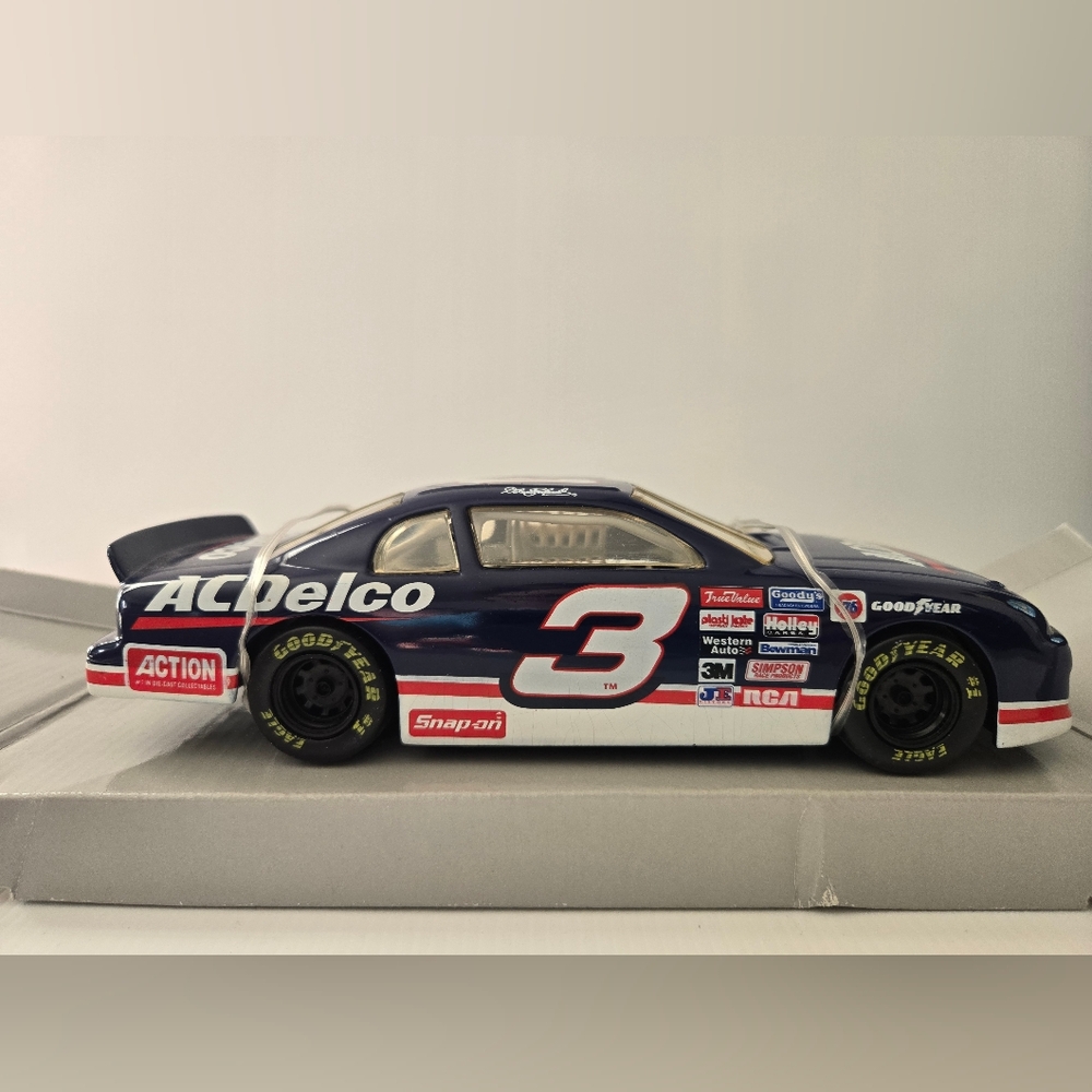 1997 Dale Earnhardt 1/24 Die Cast Collectibles